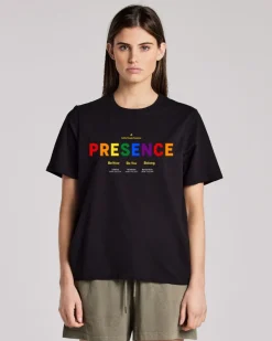 GENDER NEUTRAL TEE/PRESENCE BLACK