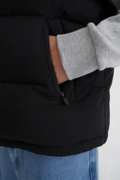 MENS BOX PUFFER VEST BLACK