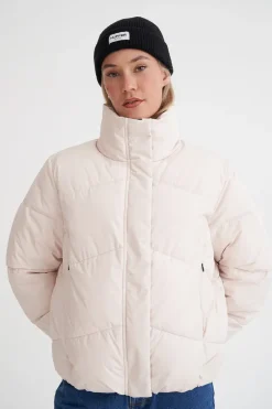 WMNS DEMI PUFFER JKT BUTTER CREAM